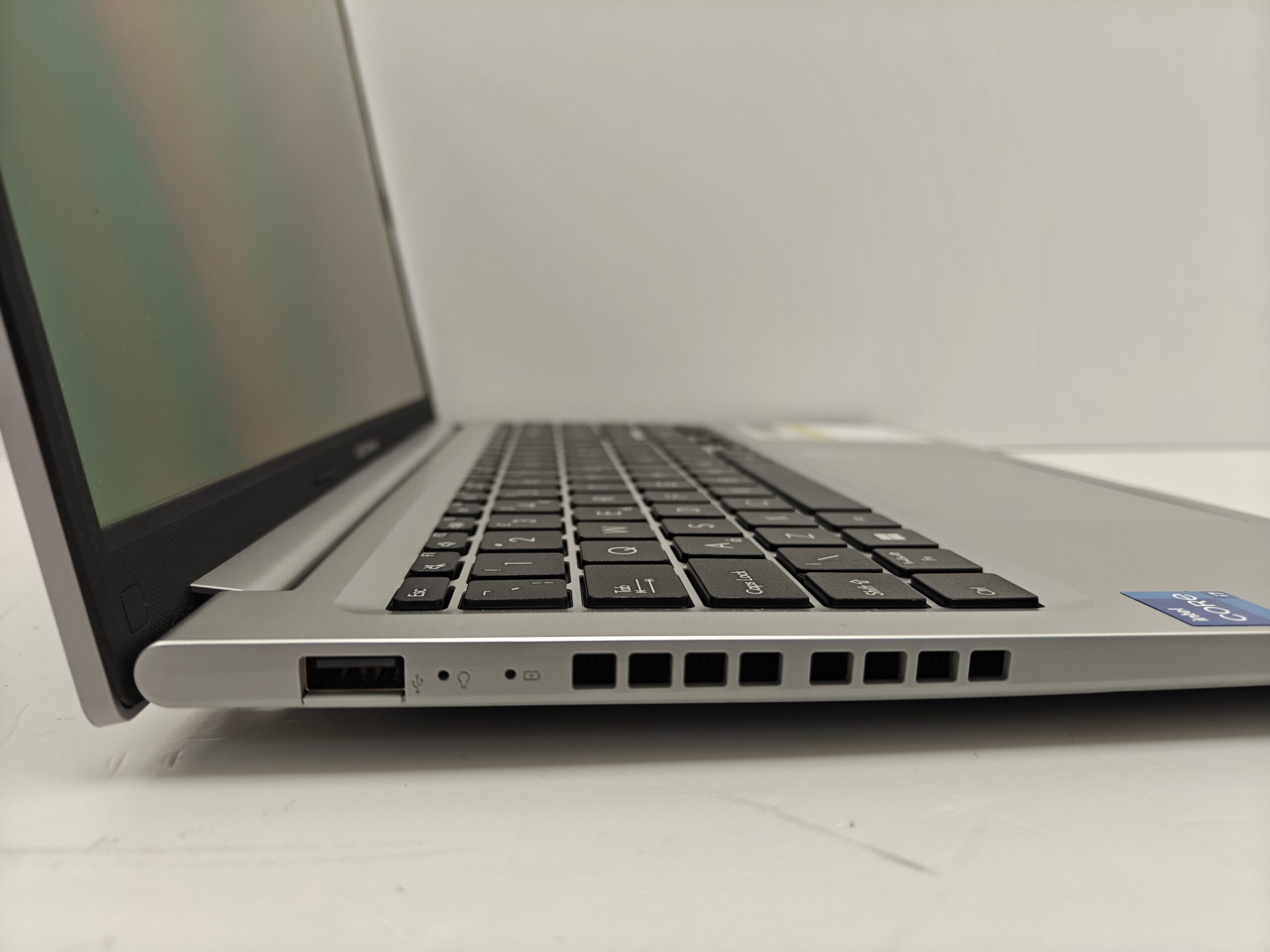 ASUS Laptop VivoBook X1505VA i7 13620H OLED 16gb 1tb - Image 4