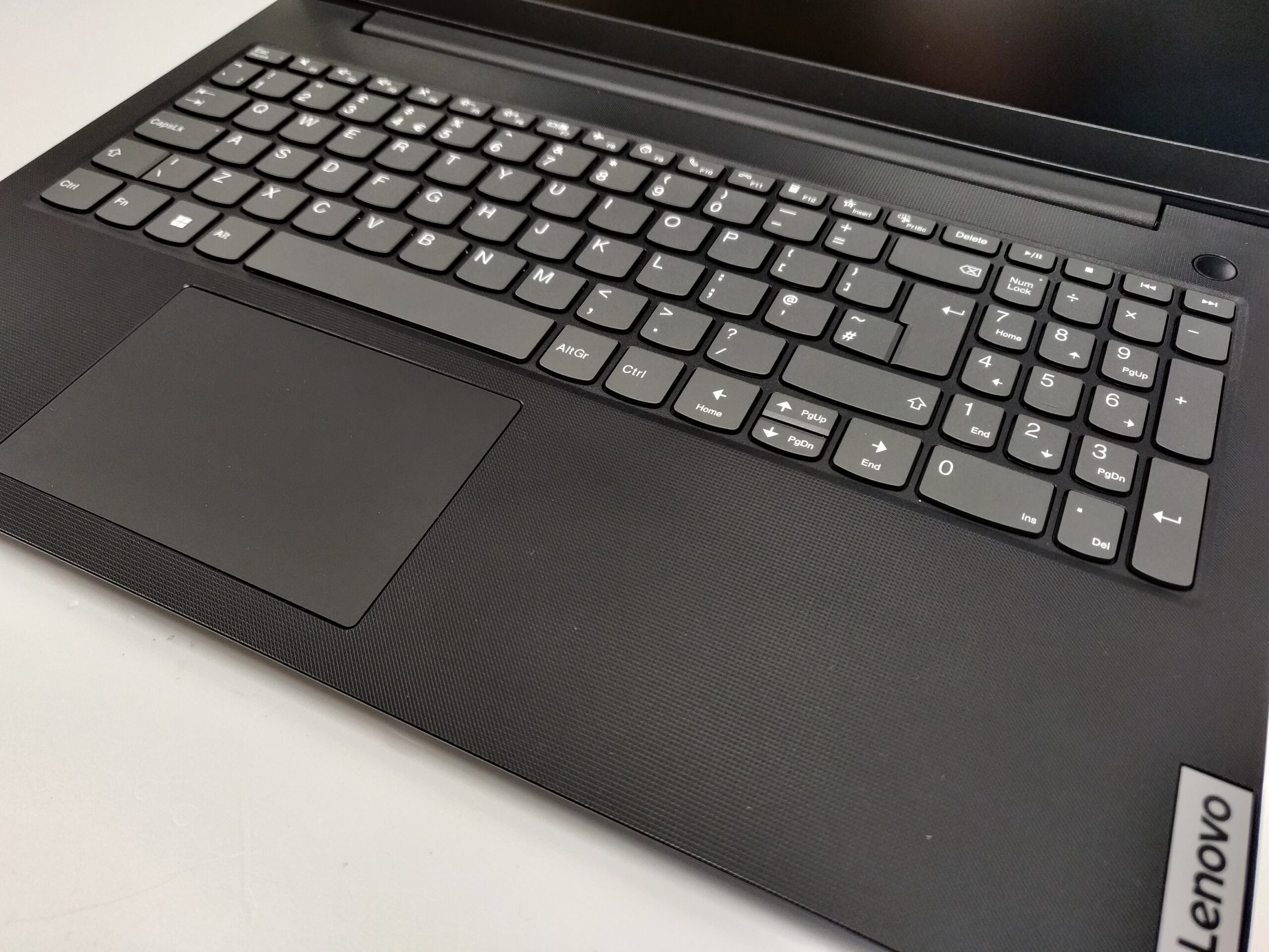 Lenovo V15 G2 i5 1135G7 8GB 512GB Full HD Windows 11 - Image 3